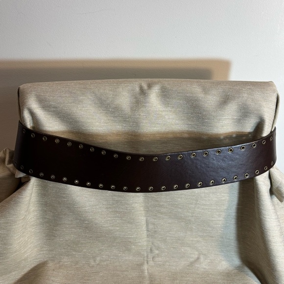 Brown Leather Belt with Floral Buckle with Eyelets Tapering With Hook Closure - Picture 5 of 8